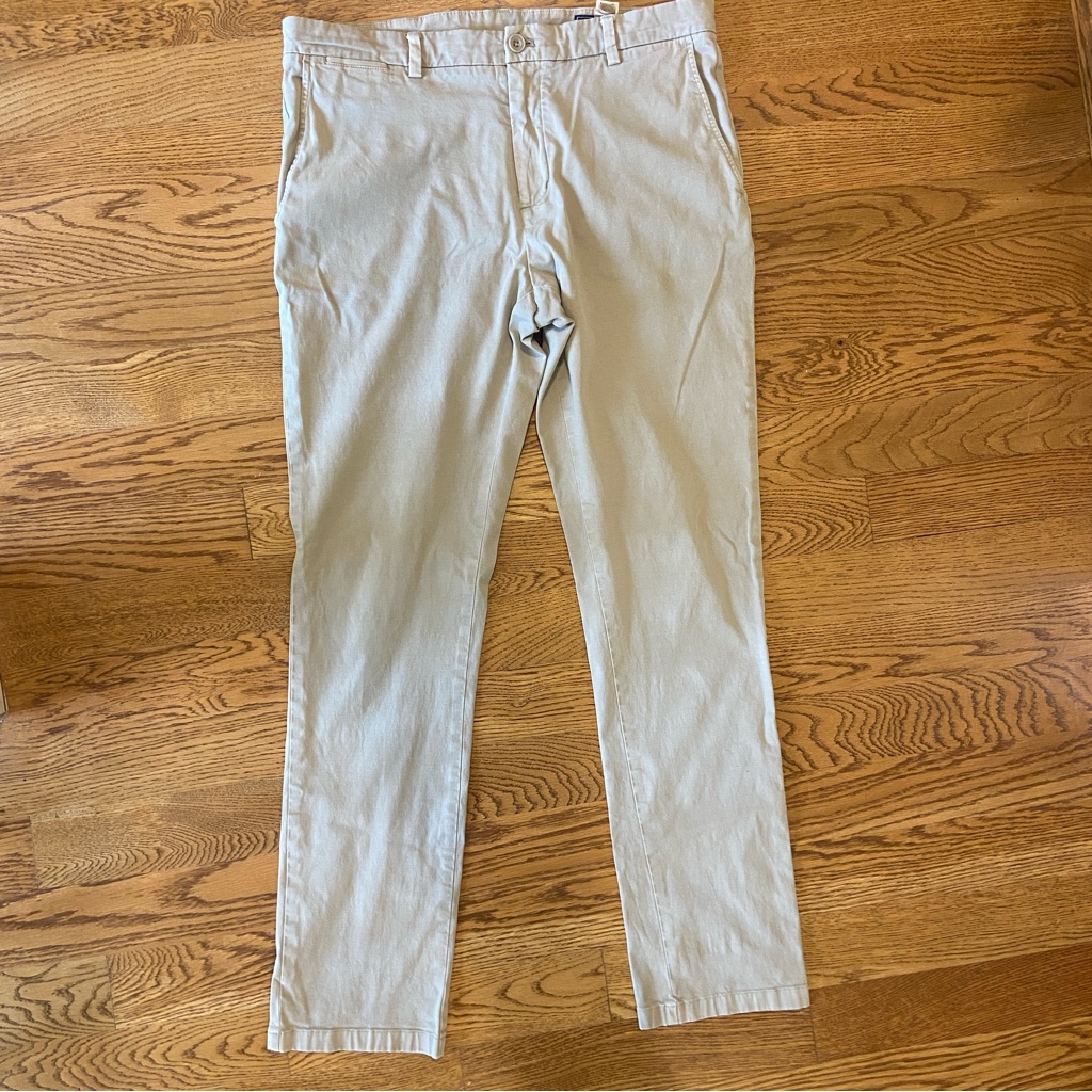 35 X 34 Vineyard Vines Khaki Pants